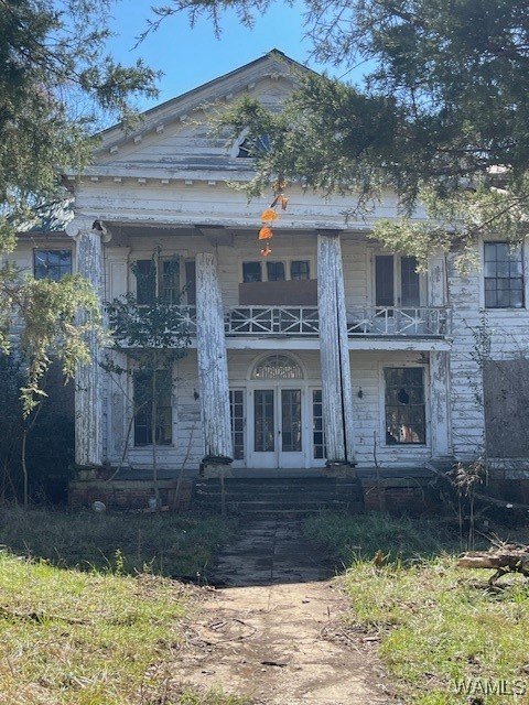 Stunning Historic Gem in Uniontown Listed for Just $64,900 – A Rare Restoration Opportunity!