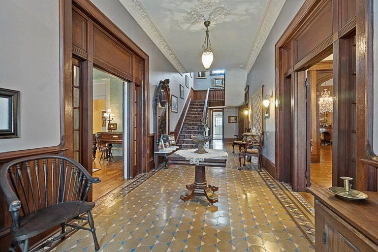 The Cartwright House- INSIDE PHOTOS